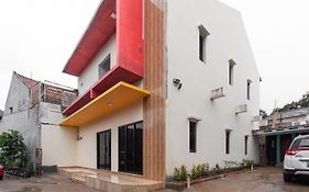 Reddoorz Plus Near Trans Studio Cibubur 2