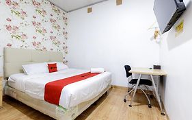 Reddoorz Plus Near Trans Studio Cibubur 2